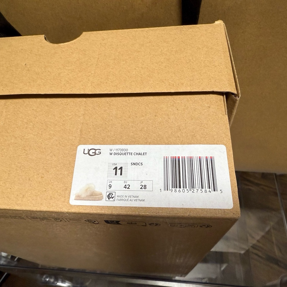 UGG Disquette Chalet Slippers Size 11 Sand Platform Fur New in Box - Picture 3 of 4